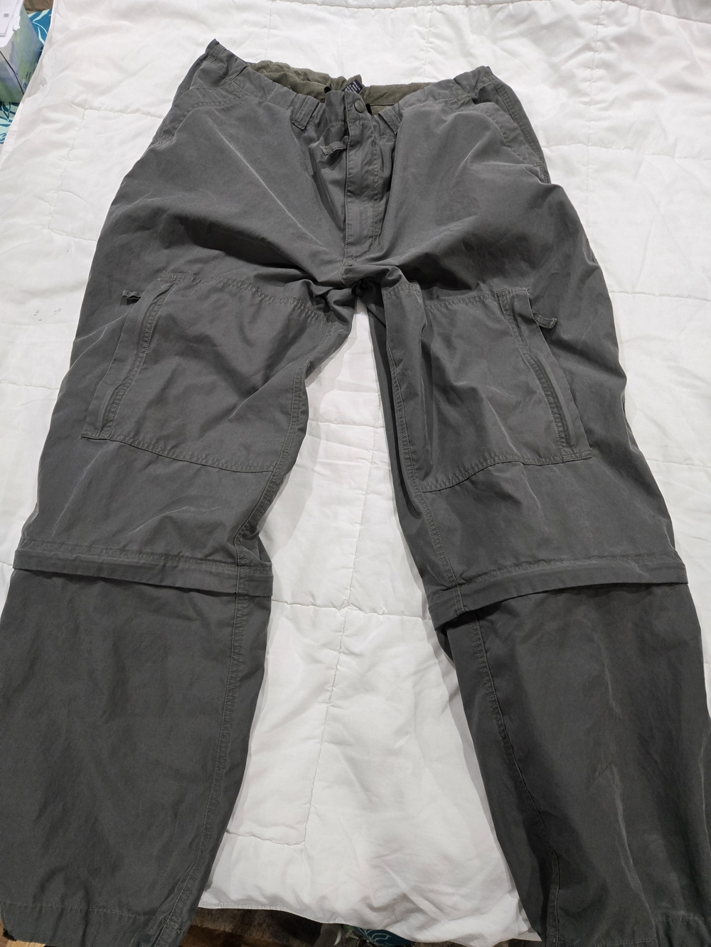 GAP Men's Zip-Off Cargo Pants in Dark Gray